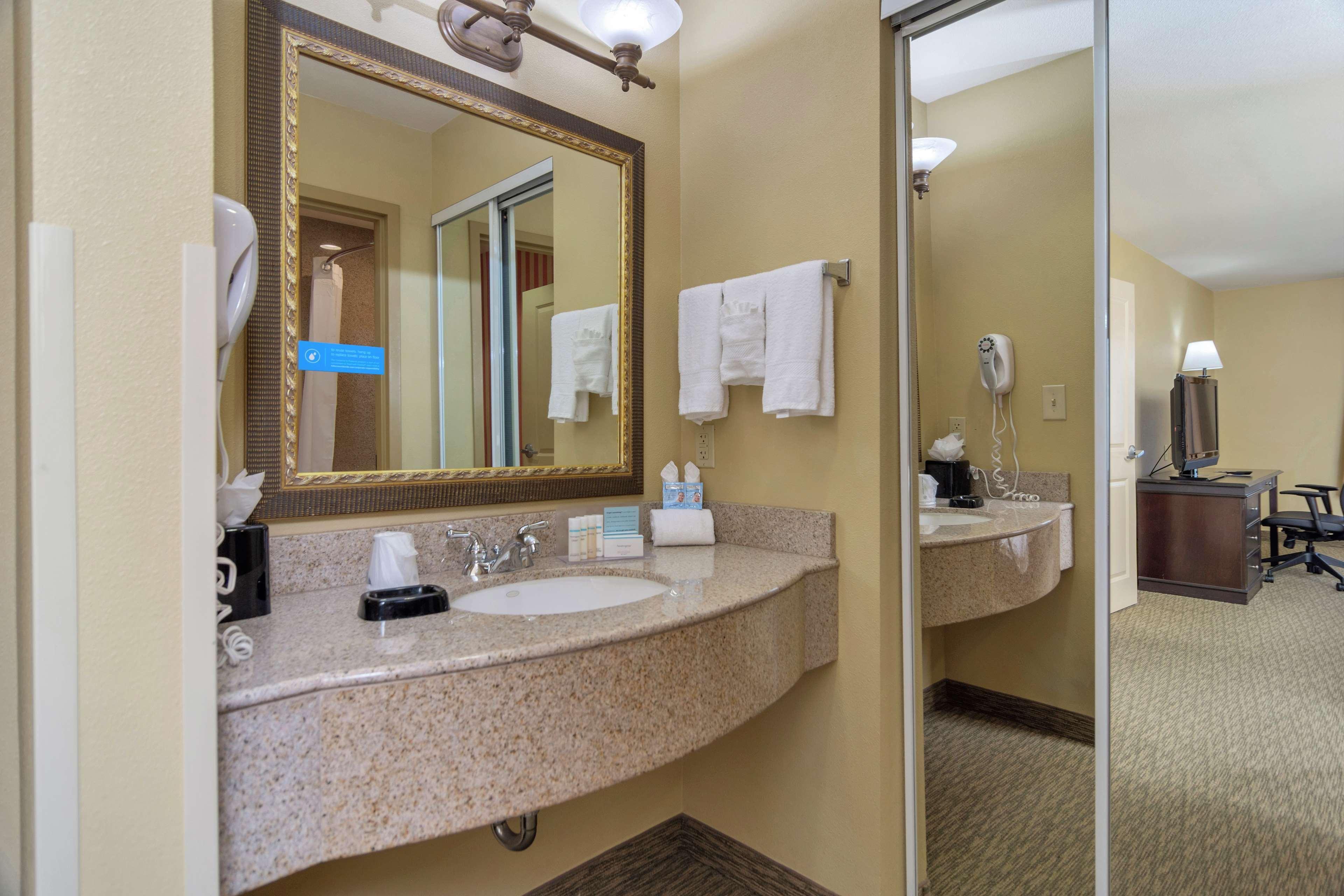 Hampton Inn & Suites Dallas-Dfw Airport Hurst Exterior photo