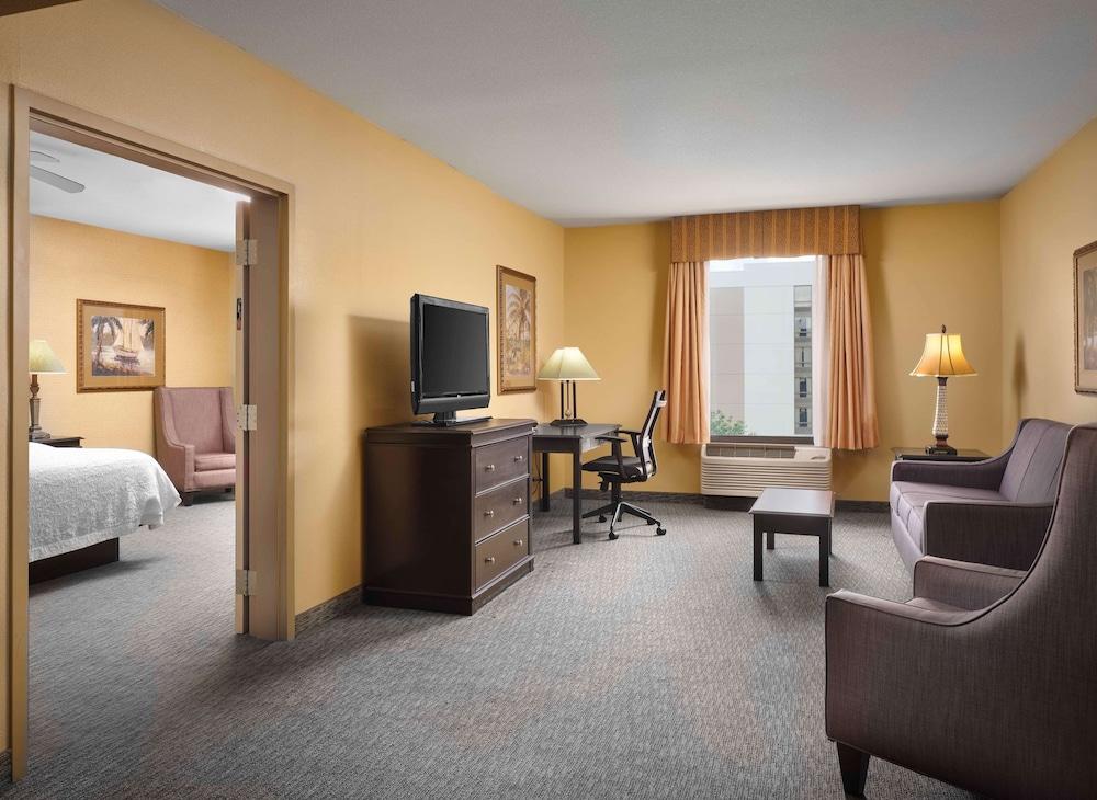 Hampton Inn & Suites Dallas-Dfw Airport Hurst Exterior photo